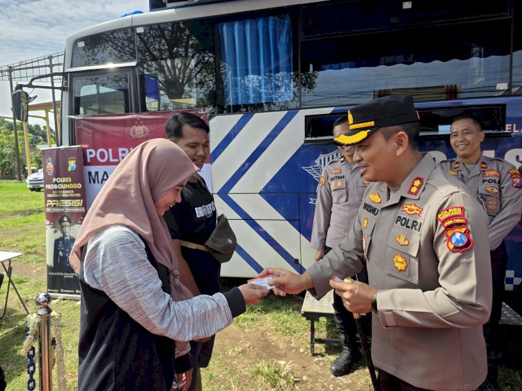 Polres Probolinggo Launching Bus SIM Keliling Kado Hari Bhayangkara ke - 79 Untuk Masyarakat